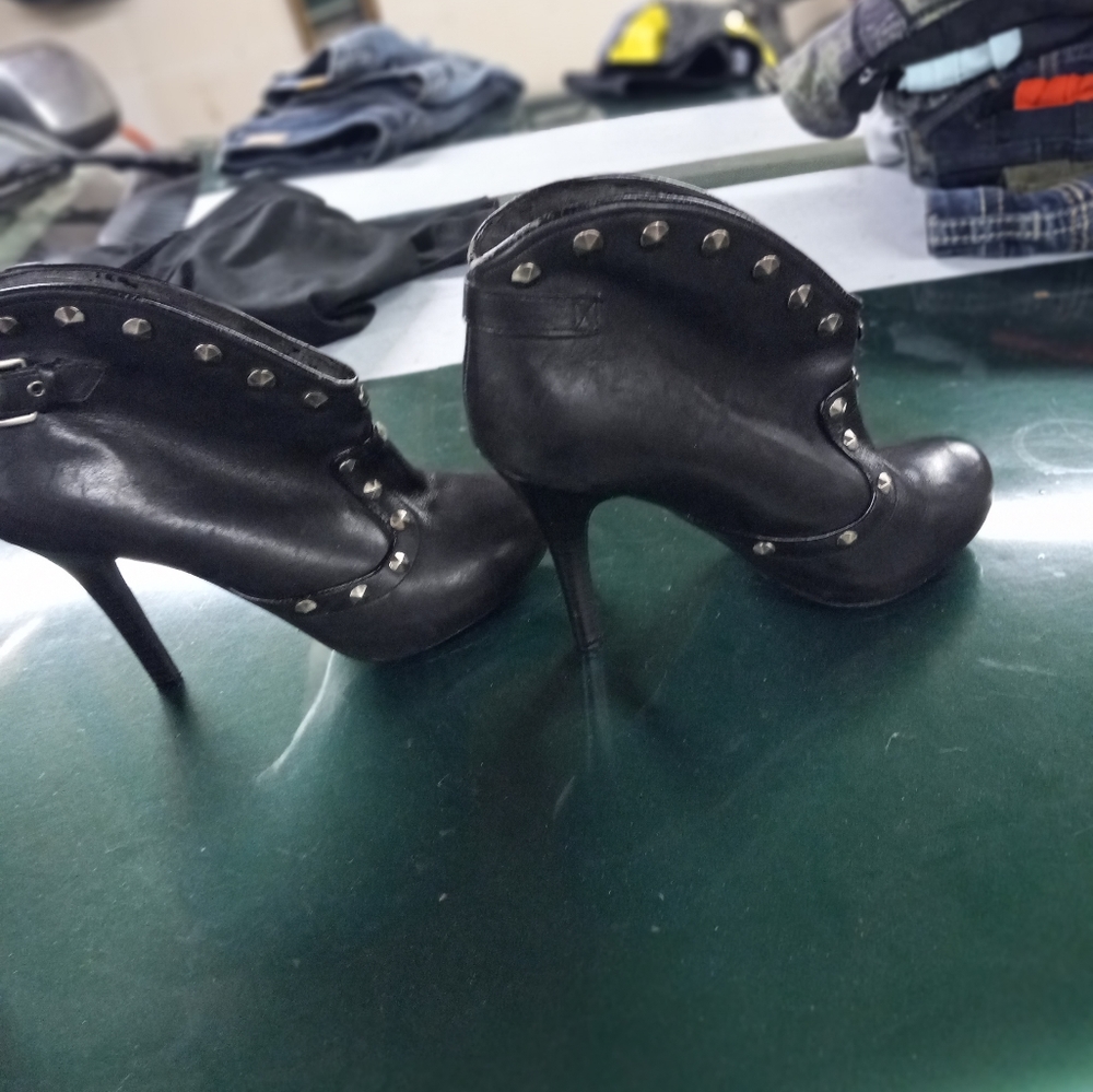 Womens Heel size 6 1/2